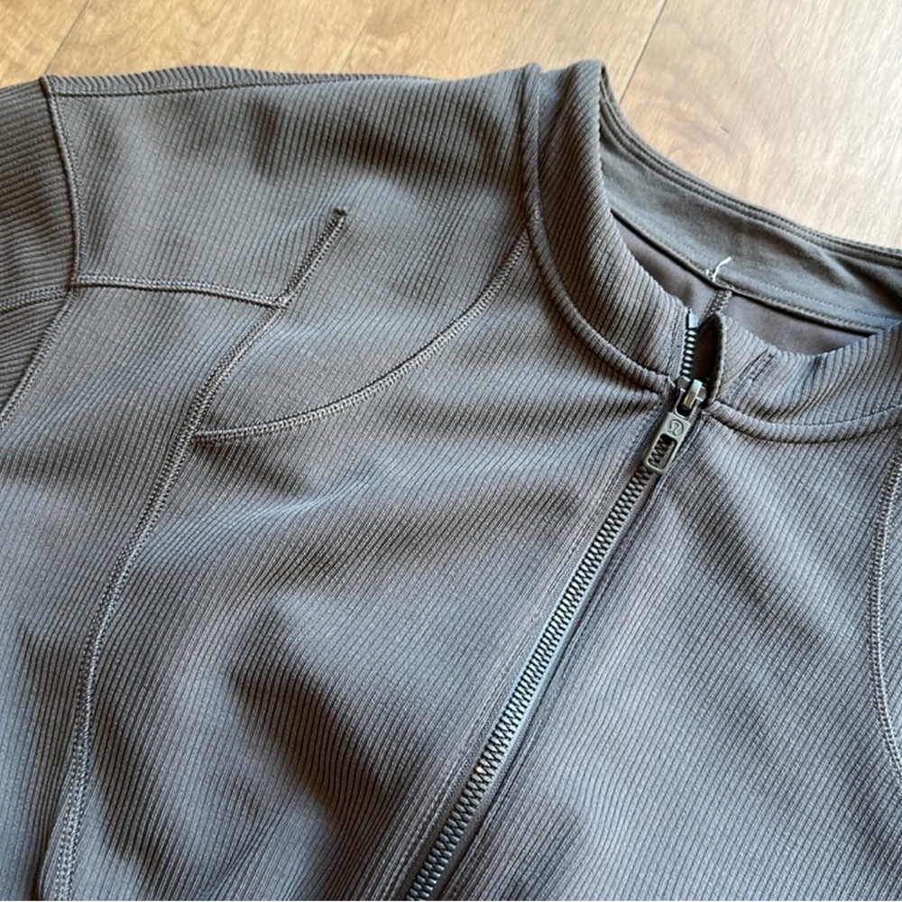 Lululemon Ribbed Softstreme Cropped Jacket size 2 - Picture 5 of 9
